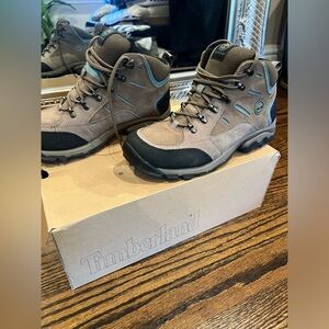 Like New Women’s Timberland Hiking Boots